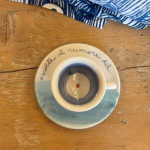 Tazzina con piattino  "ascolta il rumore del..."